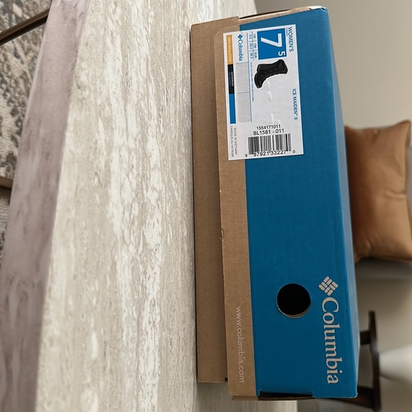 Columbia snow boots. - Picture 4 of 4